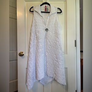 IC by Connie K Textured Handkerchief Hem Sleeveless Vest
